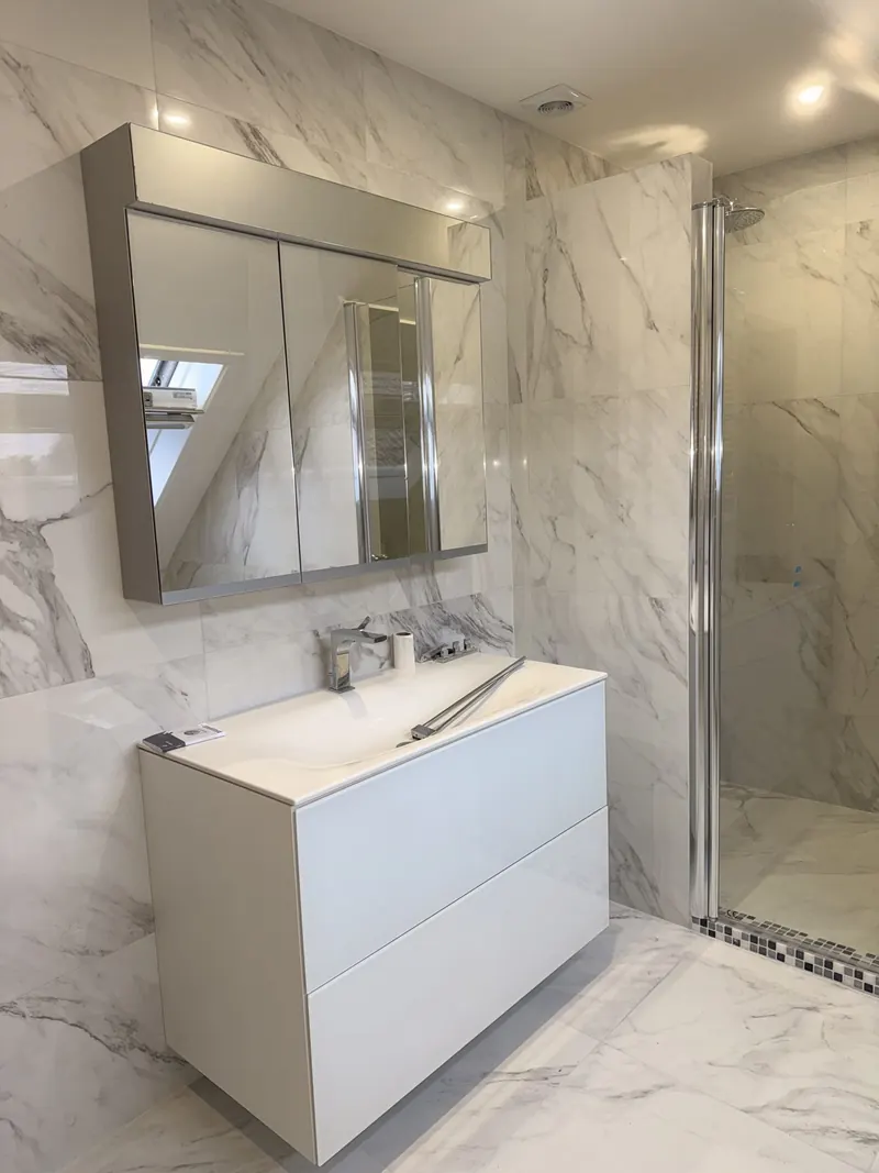 Salle de bain sous toiture : après